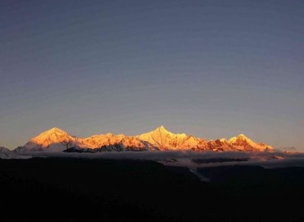 丽江景点朝拜梅里雪山常规四日游