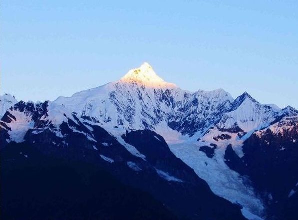 丽江景点朝拜梅里雪山常规四日游