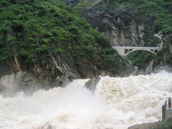 世界的虎跳峡 世界的虎跳峡