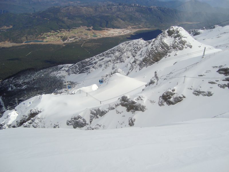 玉龙雪山下面.jpg